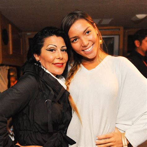 Foto de Haydee Guzmán y su nieta