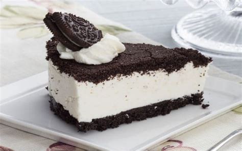 molde para torta con base de galletas oreo presionada