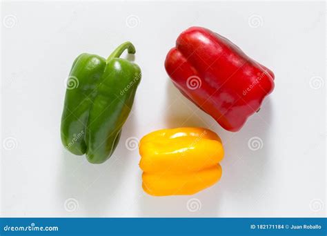 pimientos rojos, amarillos y verdes