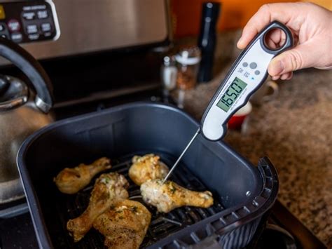 Termómetro mostrando temperaturas seguras para alimentos