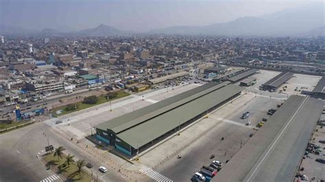 Foto: vista aérea de un gran mercado mayorista de pescado