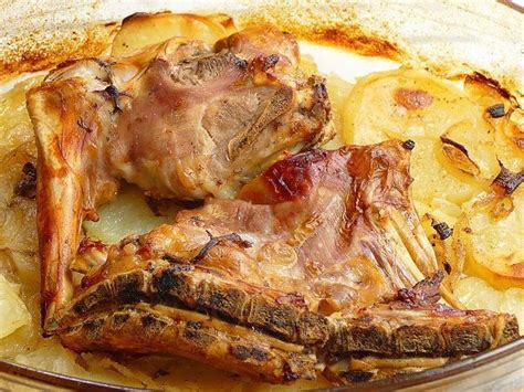 Infografía detallada del proceso de asado de cabrito al horno con tiempos y temperaturas