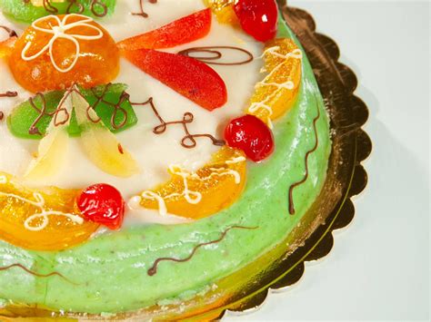 Esquema histórico de la evolución de la cassata: desde el postre siciliano tradicional hasta la variante helada moderna.