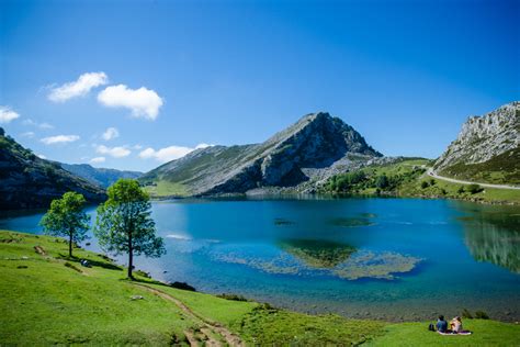 Los Lagos de Covadonga, un paisaje icónico dentro de los Picos de Europa.