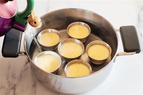 utensilios para preparar flan al baño maría