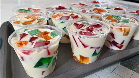Imagen colorida de una gelatina mosaico recién desmoldada.
