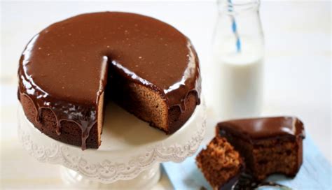Bizcocho con cobertura de chocolate con leche