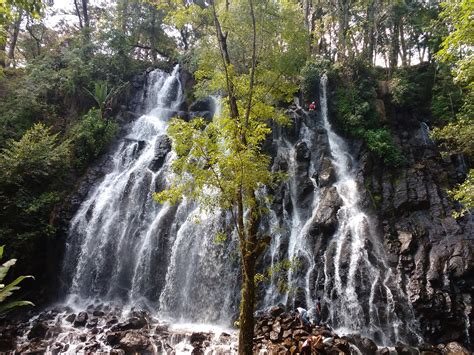 Ilustración de la cascada Velo de Novia en Valle de Bravo