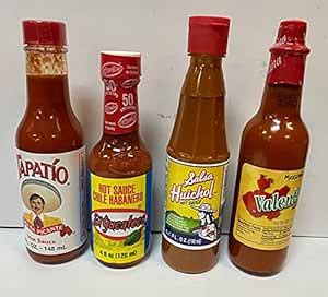 Fotografía de botellas de salsa de pescado mostrando el color ámbar translúcido característico.