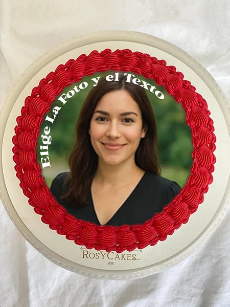 Ilustración de una tarta decorada con una impresión comestible personalizada.