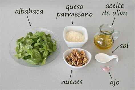 Ingredientes para el pesto de espinaca y albahaca