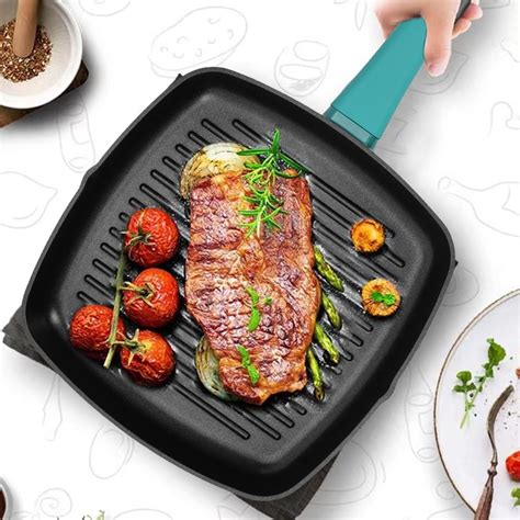 Comparativa de diferentes utensilios de cocina: plancha grill, sartén y parrilla.
