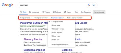 Captura de pantalla de la interfaz de búsqueda avanzada de la base de datos CosIng, mostrando las opciones de filtrado por nombre, número CAS, etc.