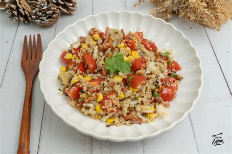 Ensalada templada con cuscús, tomates y huevo