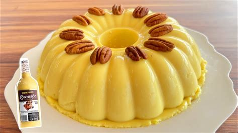 Imagen ilustrativa de una gelatina de rompope con textura cremosa y decoración de nueces