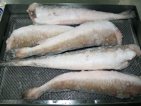 Pescado congelado con capa de glaseado protectora