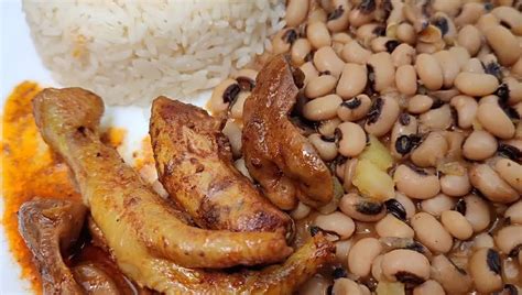 Plato de Frijol Castilla con menudencias y arroz