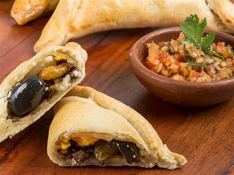 Plato de empanadas chilenas en Sabores Chilenos