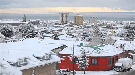 Imagen de calles de Punta Arenas cubiertas de nieve