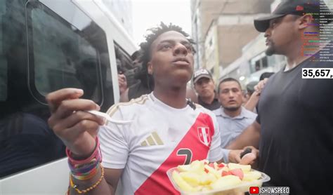 Foto de Pollo Castillo recibiendo a IShowSpeed en el aeropuerto