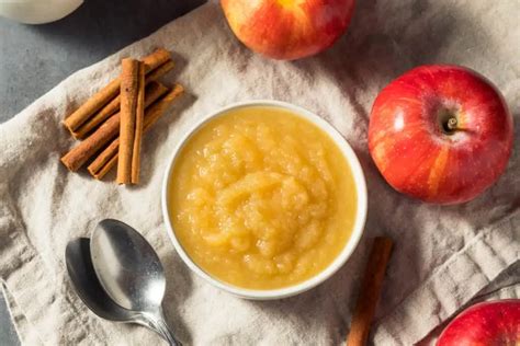 variedad de platos que incluyen puré de manzana como ingrediente