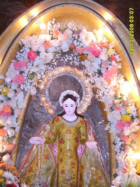 Imagen de la Virgen de Las Peñas tallada en la roca