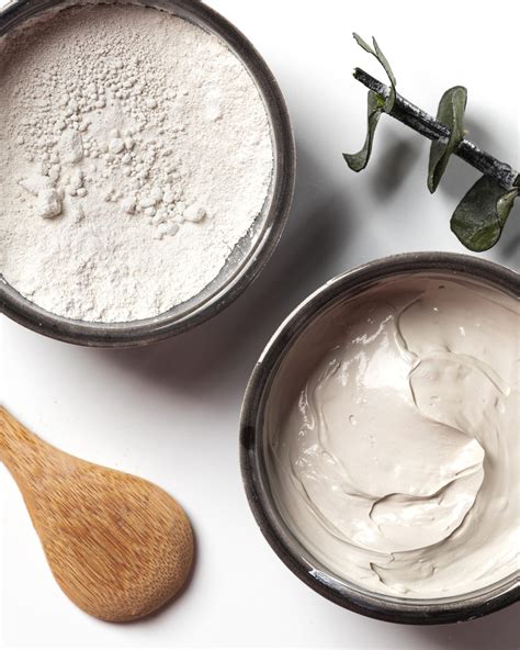 Ingredientes naturales para una mascarilla enzimática: papaya, arcilla blanca, alantoína