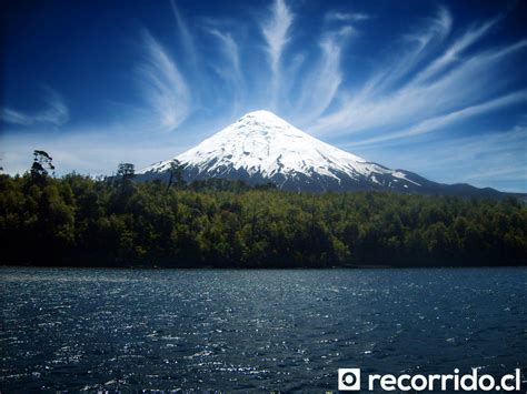 Paisaje de Villarrica con lago y montañas
