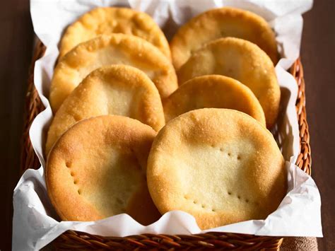 Infografía comparativa de los distintos tipos de sopaipillas chilenas: con y sin zapallo, dulces y saladas, secas y pasadas, con sus formas tradicionales y variaciones.