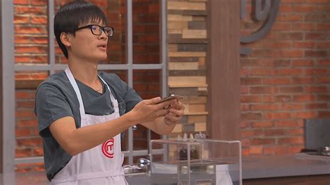 Yuhui Lee cocinando con pasión en el set de MasterChef