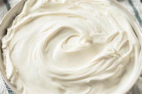 Proceso de elaboración de la crema de mascarpone sin azúcar para tiramisú.