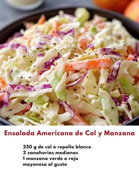 Ingredientes frescos para ensalada de col: repollo, zanahorias y manzanas
