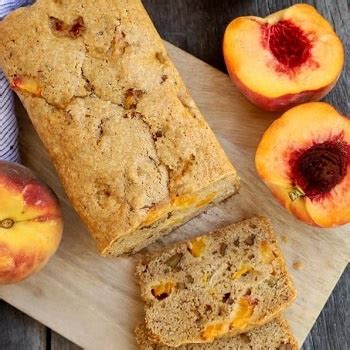 Ingredientes frescos para el pan de durazno