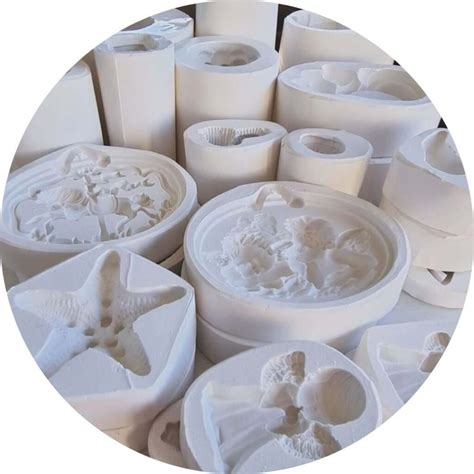 Infografía comparativa: Moldes de silicona frente a plantillas de papel para tartas de números