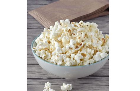 Infografía comparativa: palomitas saladas con mantequilla clarificada frente a palomitas dulces con glaseado de azúcar.