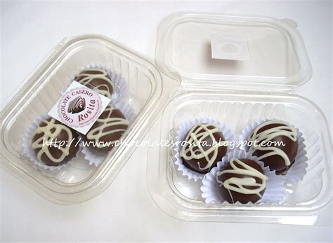 Cocadas bañadas en chocolate