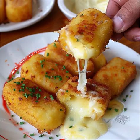 Plato horneado de yuca con queso gratinado.