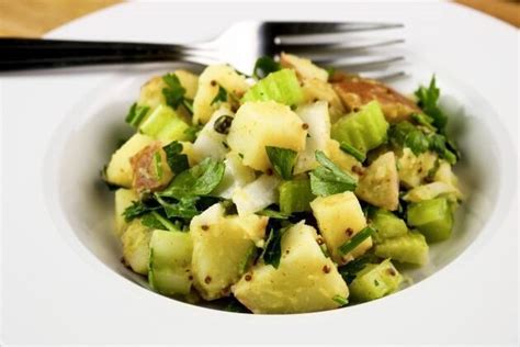 Salteado de apio, alcachofas y patatas con mostaza