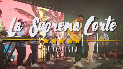 Fotografía de archivo de la orquesta La Suprema Corte en pleno concierto de salsa