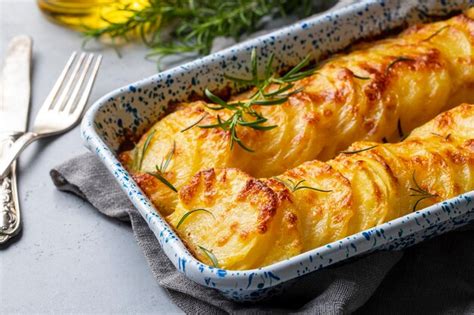 Bandeja de horno con atún y patatas gratinadas
