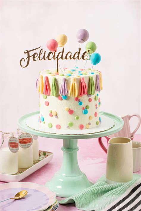 Variedad de toppings y adornos para tartas sin fondant