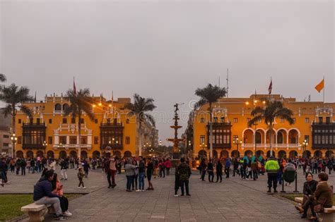 Foto panorámica de Plaza Pinto con gente disfrutando