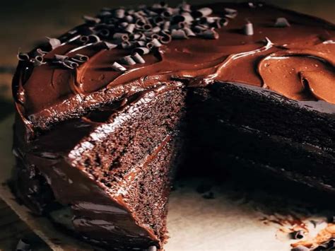 Esquema de las capas de una torta rellena con mousse de chocolate y bizcocho