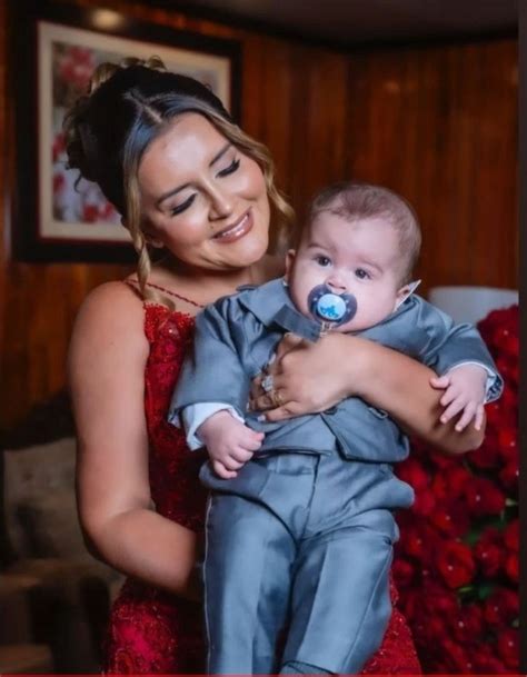 Imagen de Brunella Horna con su hijo Alessio