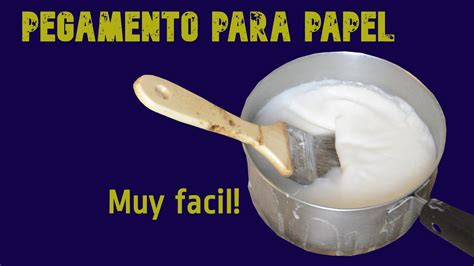 Ilustración de época mostrando la aplicación de engrudo en un rollo de papel pintado