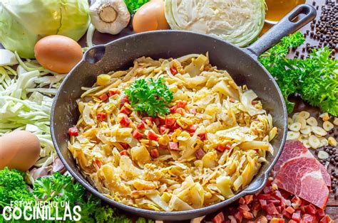 infografía con los pasos de la receta de repollo con calabacín, pimiento, bacon y huevos en Thermomix