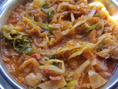 esquema visual de los pasos de la receta de repollo al pimentón en Thermomix
