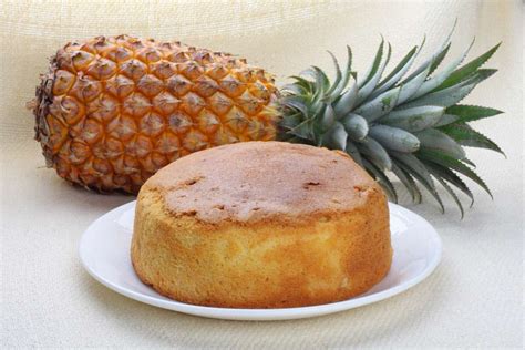 Esquema de las capas de bizcocho de piña con relleno