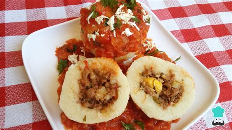 Esquema de los pasos de preparación de bollos pelones: salsa, relleno, masa y cocción.