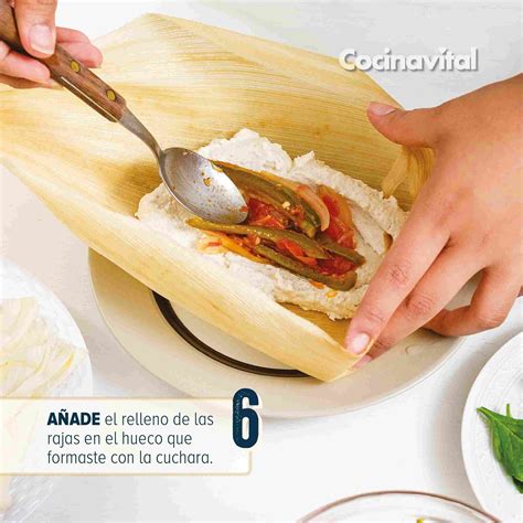 Detalle de cómo colocar el relleno sobre la masa